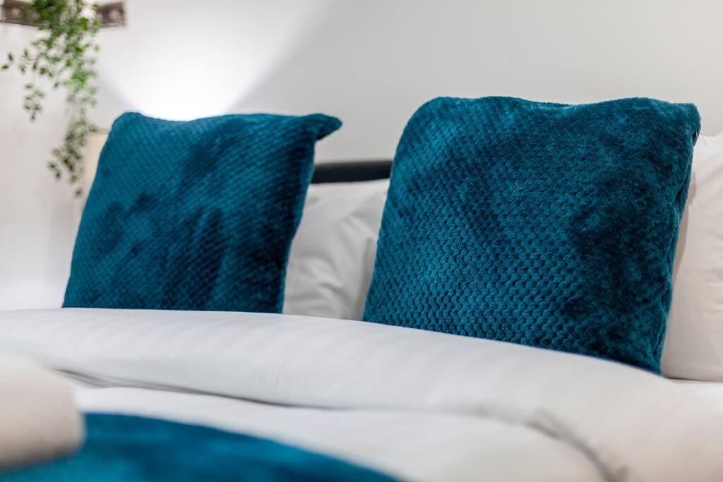 Perfect For Long Business & Family Guests! Parking Stratford Sleeps 6 Guests! Wifi & Netflix Apartamento