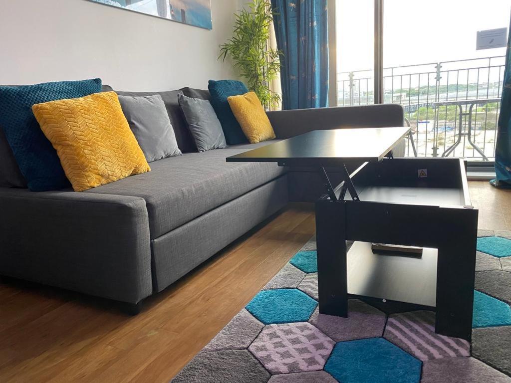 Perfect For Long Business & Family Guests! Parking Stratford Sleeps 6 Guests! Wifi & Netflix * Londres